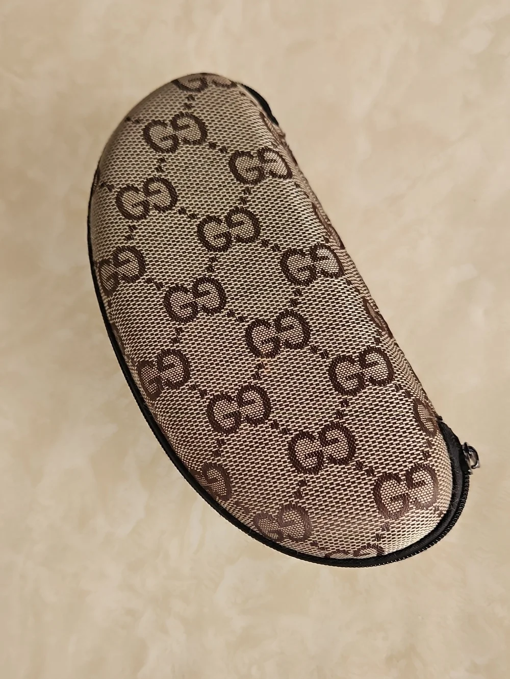 Gucci structured photos lettering
